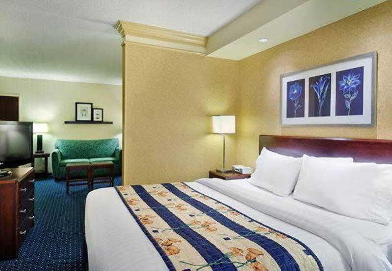Springhill Suites Detroit Southfield Exterior foto